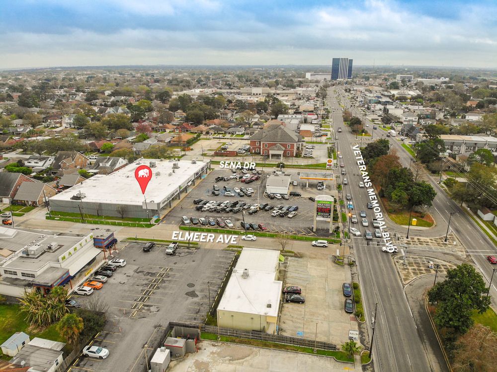 ±10,025 SF Endcap Suite in Sena Mall Shopping Center: 1111 Veterans Memorial Blvd, Metairie, LA 70005